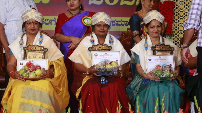 Swarnalatha from Orchids – The International school wins the Best Administrator Award