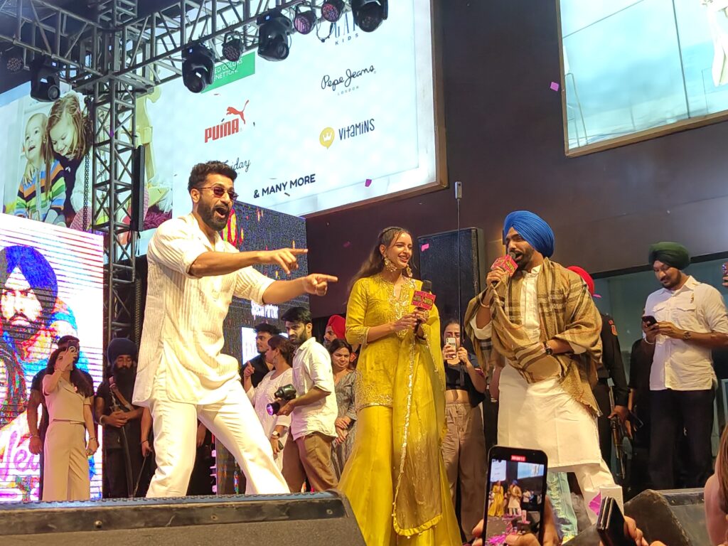 Celebrity Hotspot CP67 Mall in Mohali Hosts Superstar Vicky Kaushal, Gorgeous Tripti Dimri, and Rockstar Ammy Virk for an Exhilarating Evening-3