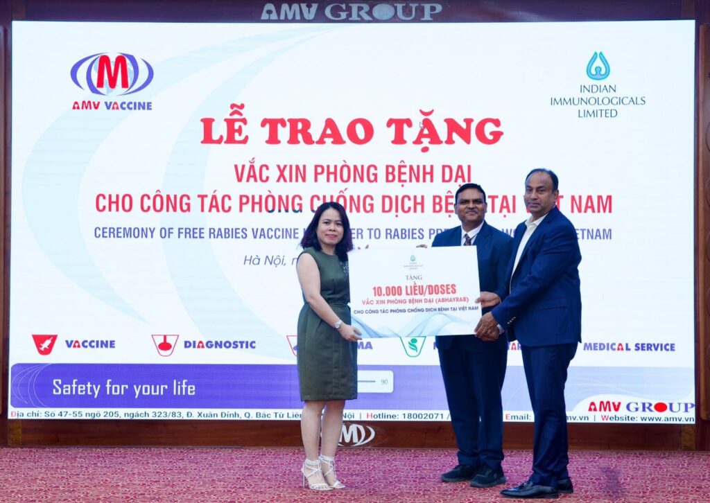 Dr. Meenesh Shah, Chairman, IIL and Dr K. Anand Kumar, MD, IIL handing over 10,000 free doses of its anti-rabies vaccine